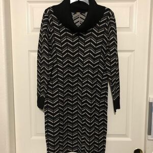T TAHARI Women’s Dress Sweater Size M NWT